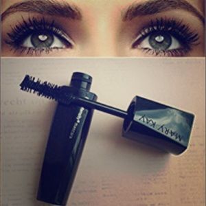 Different types of mascara